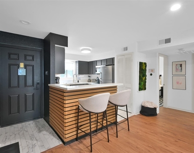 12100 Melville Drive - Photo Thumbnail 7