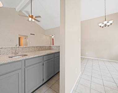 710 Old Colony Drive - Photo Thumbnail 6