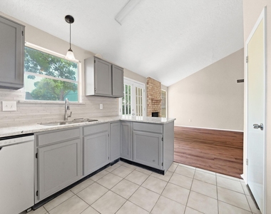 710 Old Colony Drive - Photo Thumbnail 5
