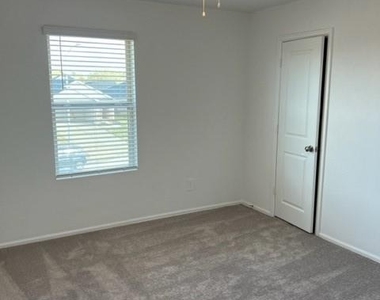 18919 Sorento Bay Lane - Photo Thumbnail 17
