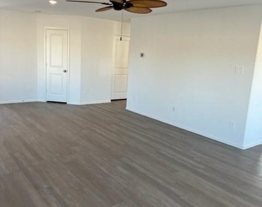 18919 Sorento Bay Lane - Photo Thumbnail 6