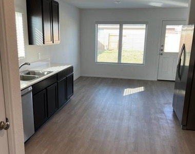 18919 Sorento Bay Lane - Photo Thumbnail 9