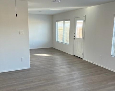 18919 Sorento Bay Lane - Photo Thumbnail 4