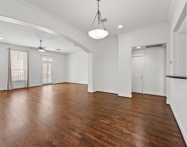 208 Hawthorne Street - Photo Thumbnail 7