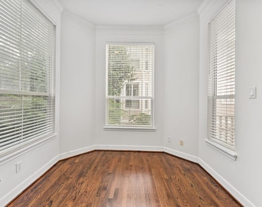 208 Hawthorne Street - Photo Thumbnail 10