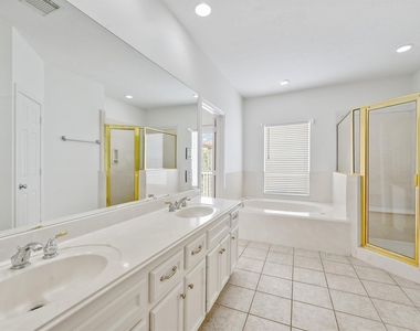 208 Hawthorne Street - Photo Thumbnail 18