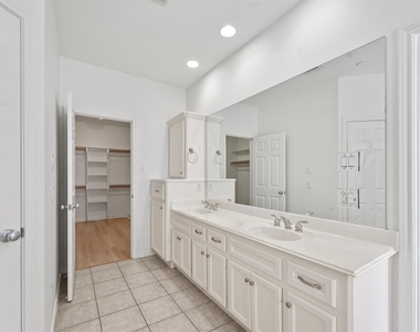 208 Hawthorne Street - Photo Thumbnail 17