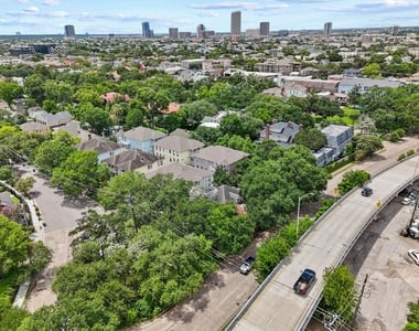 208 Hawthorne Street - Photo Thumbnail 28