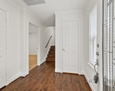 208 Hawthorne Street - Photo Thumbnail 2