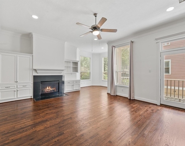 208 Hawthorne Street - Photo Thumbnail 9