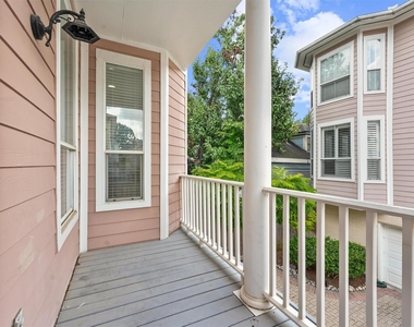 208 Hawthorne Street - Photo Thumbnail 11