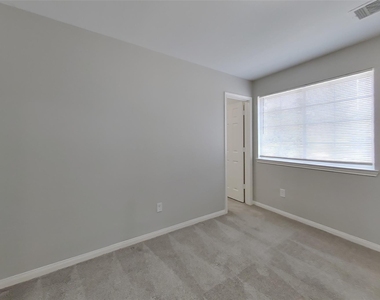 21402 Palma Grove Way - Photo Thumbnail 9