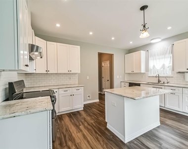 6219 Summerville Lane - Photo Thumbnail 13