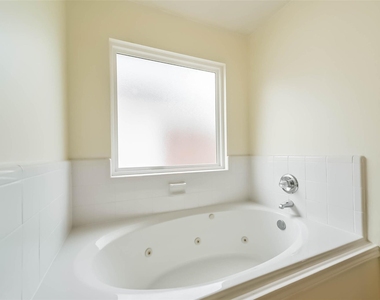 6219 Summerville Lane - Photo Thumbnail 2