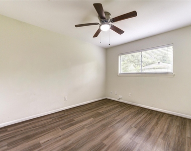 8107 Durklyn Lane - Photo Thumbnail 26