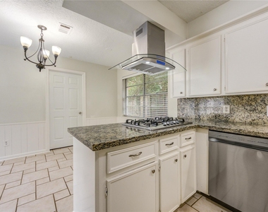 8107 Durklyn Lane - Photo Thumbnail 7