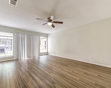 8107 Durklyn Lane - Photo Thumbnail 13