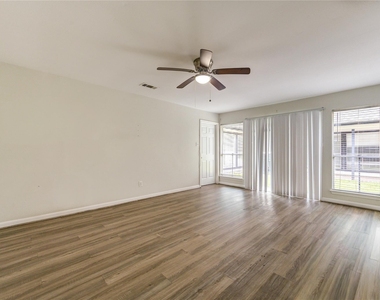 8107 Durklyn Lane - Photo Thumbnail 11