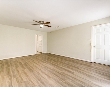 8107 Durklyn Lane - Photo Thumbnail 31
