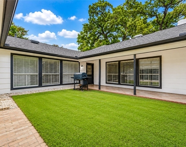 8107 Durklyn Lane - Photo Thumbnail 23