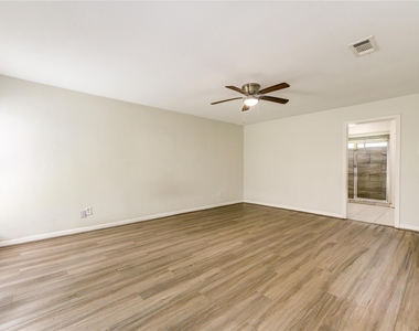 8107 Durklyn Lane - Photo Thumbnail 12
