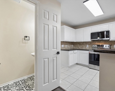 7 Wineberry Place - Photo Thumbnail 12