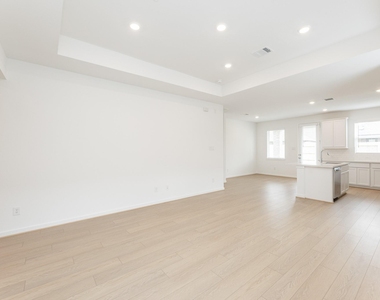 9723 Rialto Heights Drive - Photo Thumbnail 7