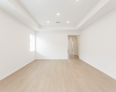 9723 Rialto Heights Drive - Photo Thumbnail 8