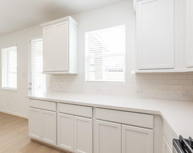 9723 Rialto Heights Drive - Photo Thumbnail 16