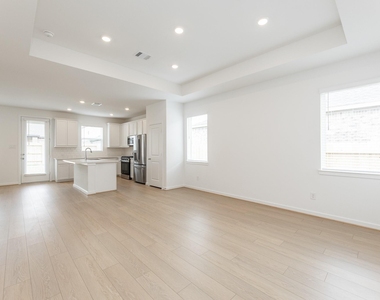 9723 Rialto Heights Drive - Photo Thumbnail 6