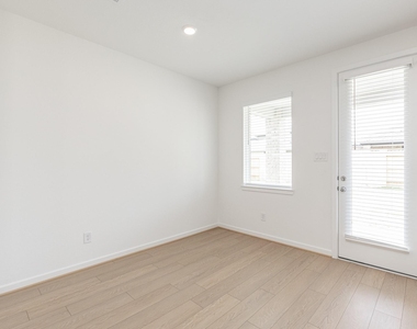 9723 Rialto Heights Drive - Photo Thumbnail 12