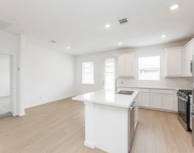 9723 Rialto Heights Drive - Photo Thumbnail 10