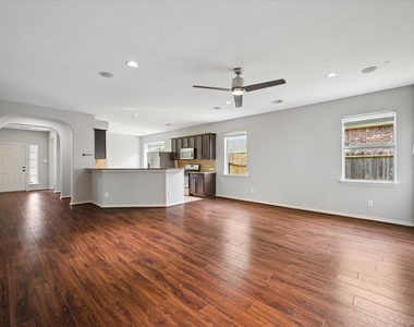 3105 W Trail Drive - Photo Thumbnail 4
