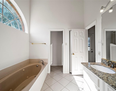 1711 S Medio River Circle - Photo Thumbnail 13
