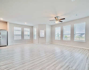 27231 Blue Pool Drive - Photo Thumbnail 5