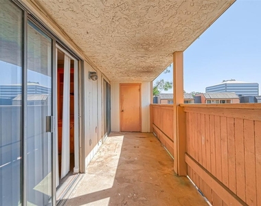 8427 Hearth Drive - Photo Thumbnail 13