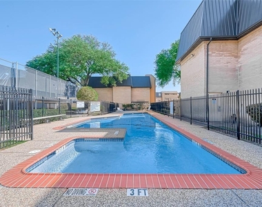 8427 Hearth Drive - Photo Thumbnail 16