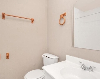 4803 Beechaven Street - Photo Thumbnail 8