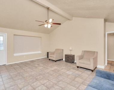 4803 Beechaven Street - Photo Thumbnail 3