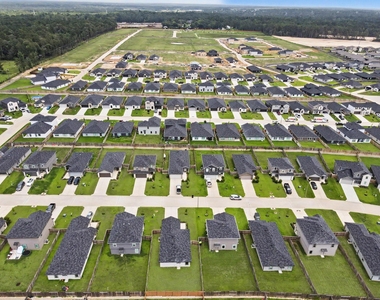 40839 Hawthorne Glades Street - Photo Thumbnail 38