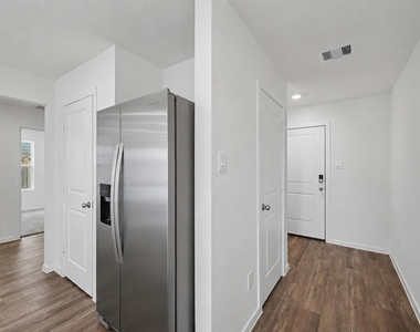 40839 Hawthorne Glades Street - Photo Thumbnail 4