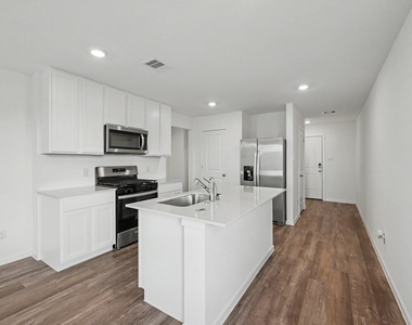 40839 Hawthorne Glades Street - Photo Thumbnail 9