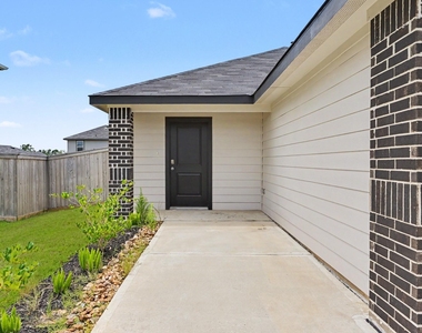 40839 Hawthorne Glades Street - Photo Thumbnail 1