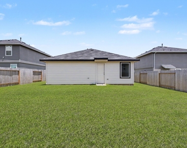 40839 Hawthorne Glades Street - Photo Thumbnail 32
