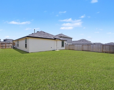 40839 Hawthorne Glades Street - Photo Thumbnail 31