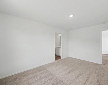 40839 Hawthorne Glades Street - Photo Thumbnail 16