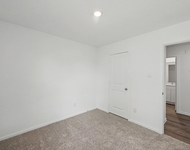 40839 Hawthorne Glades Street - Photo Thumbnail 27