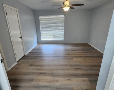 4515 Aspen Brook Lane - Photo Thumbnail 9