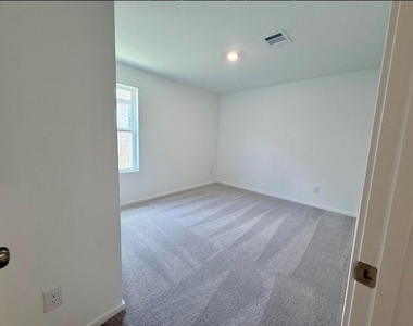 932 Capracotta Drive - Photo Thumbnail 7