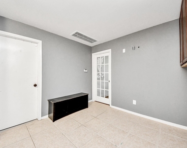 3818 S Barnett Way - Photo Thumbnail 11